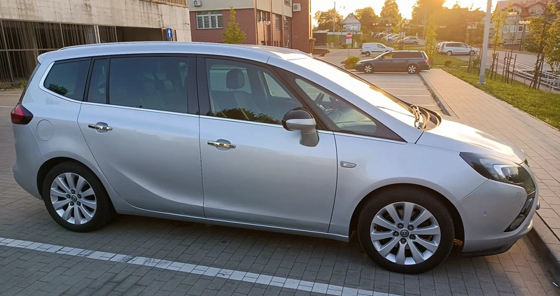 Opel Zafira cena 36000 przebieg: 253000, rok produkcji 2012 z Łasin małe 781